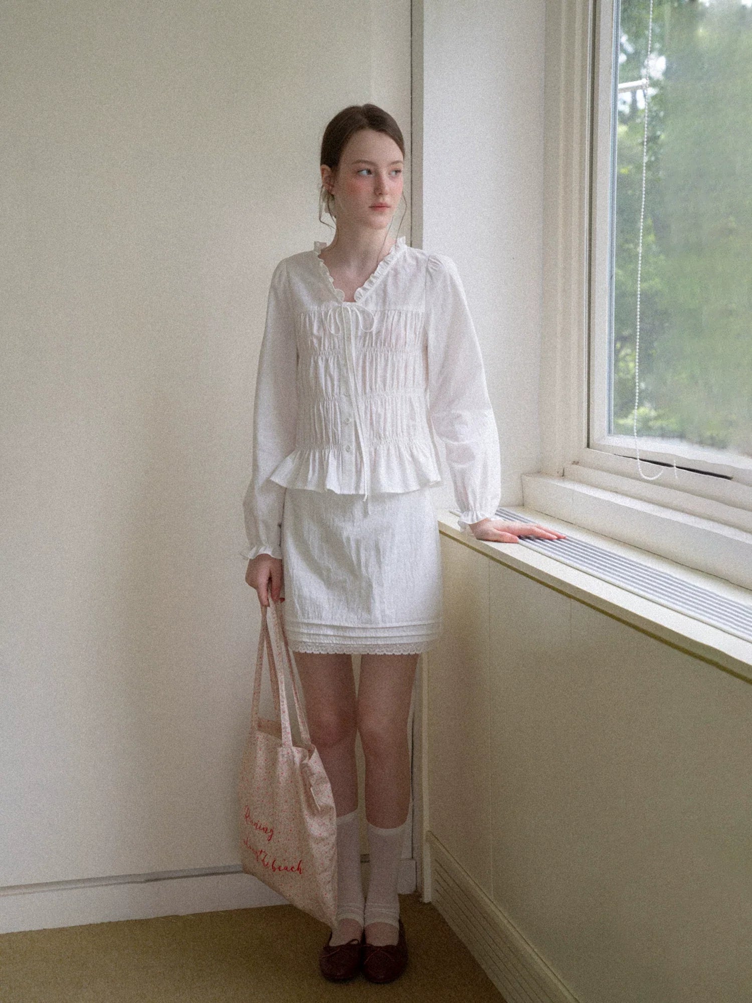 EGGKA ruffle-edge V-neck pleated long-sleeve shirt white large view