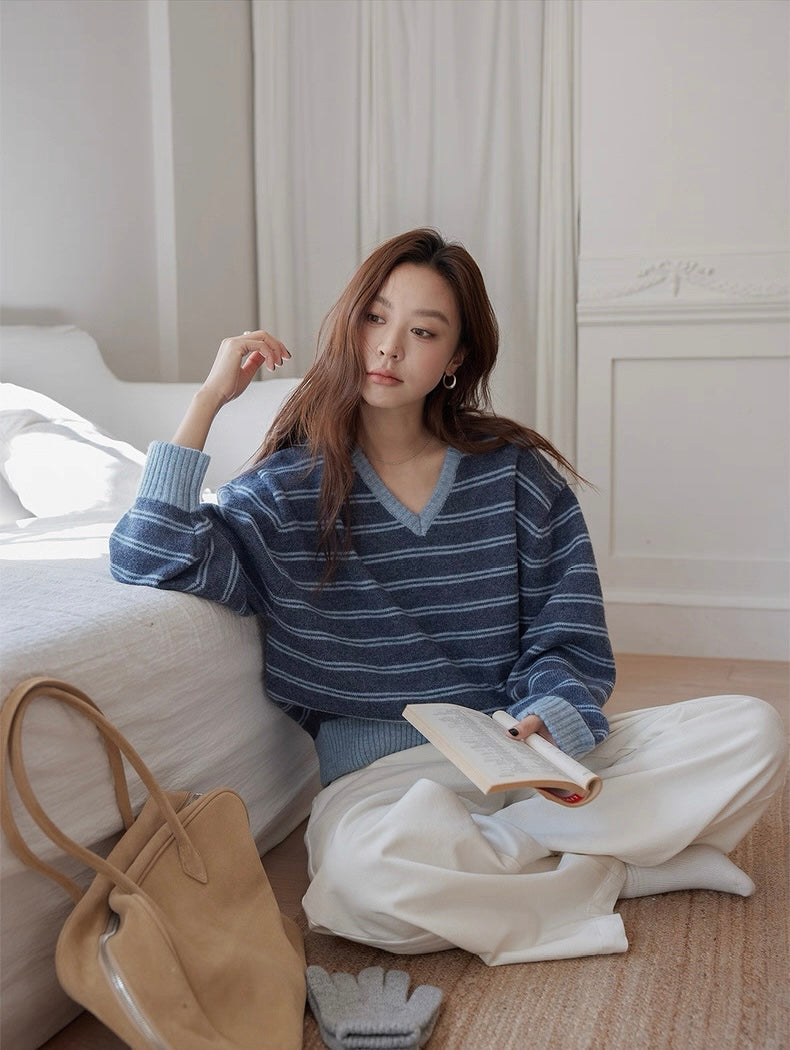 VNOOK Relaxed V-neck Striped Sweater