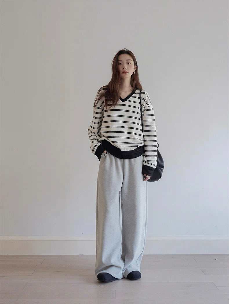 VNOOK Relaxed V-neck Striped Sweater