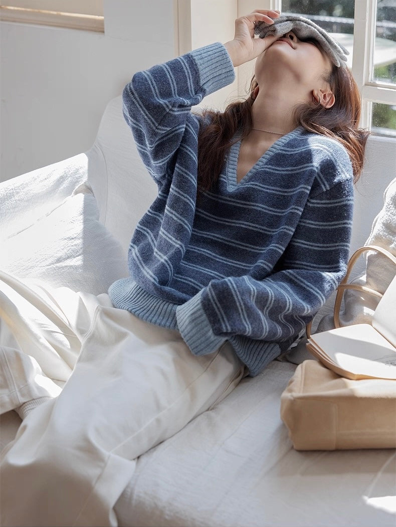 VNOOK Relaxed V-neck Striped Sweater