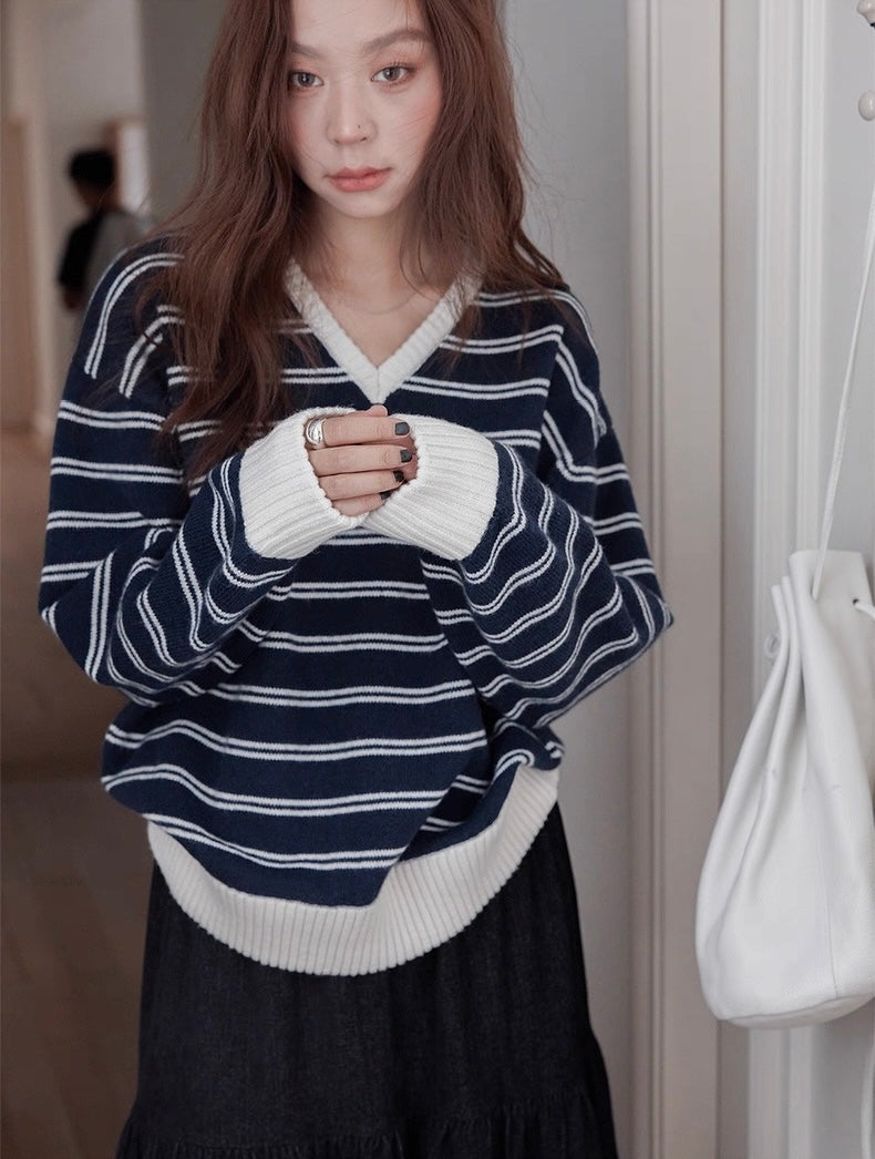 VNOOK Relaxed V-neck Striped Sweater