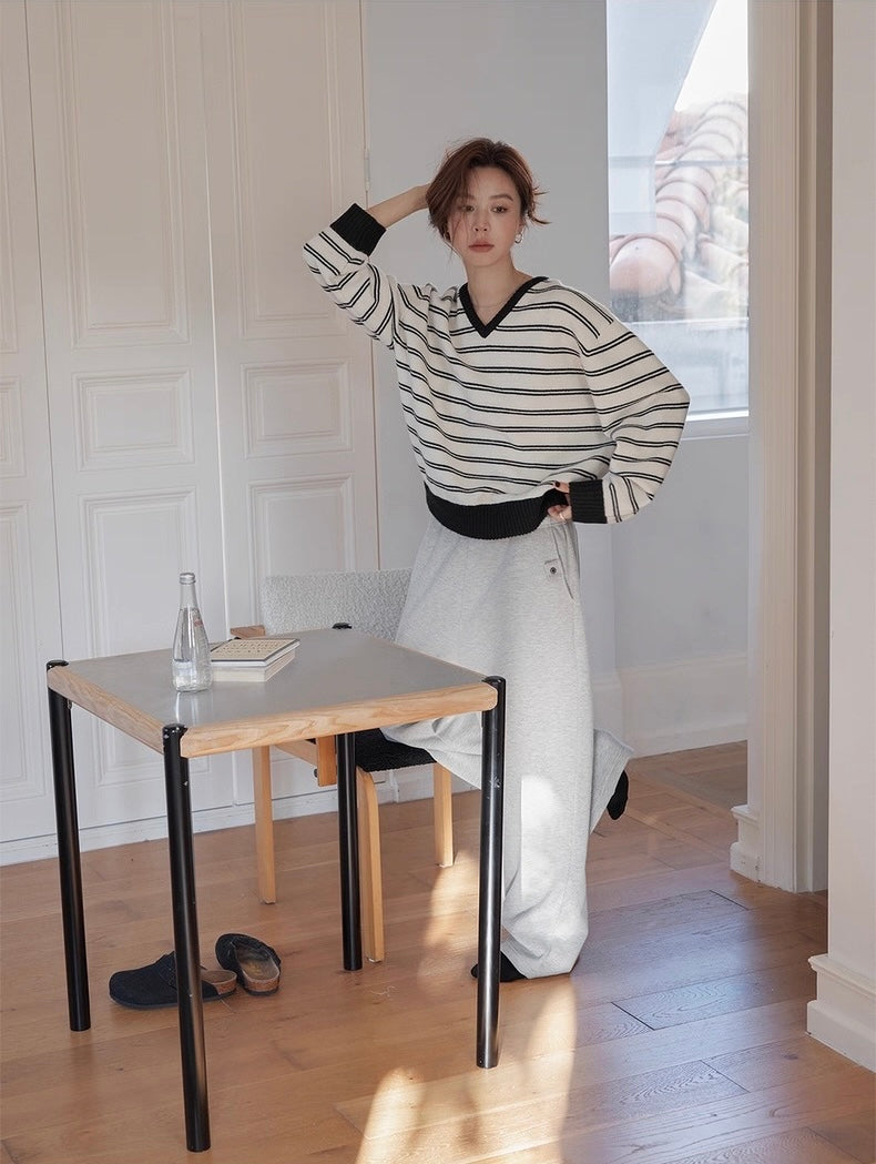 VNOOK Relaxed V-neck Striped Sweater